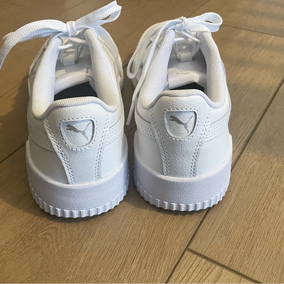 Puma Women’s Carina Leather Sneaker -Size 9 - Picture 6 of 8